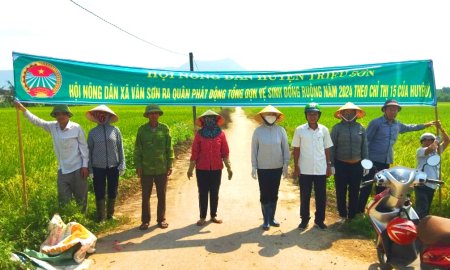Hội Nông dân xã Vân Sơn ra quân làm sạch ruộng đồng, bảo vệ môi trường