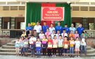 Đoàn viên thanh niên xã Vân Sơn: Trao quà cho học sinh có hoàn cảnh khóa khăn